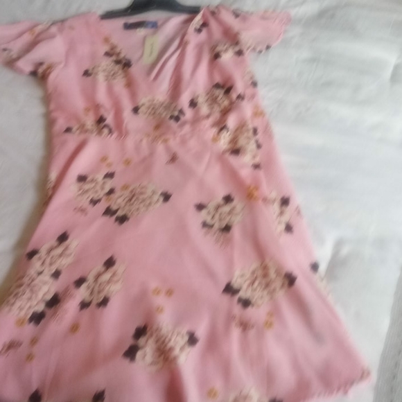 Pink - Picture 4 of 5